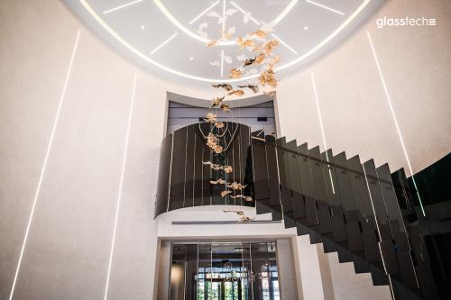 lala akkiraz məhəccər şüşə